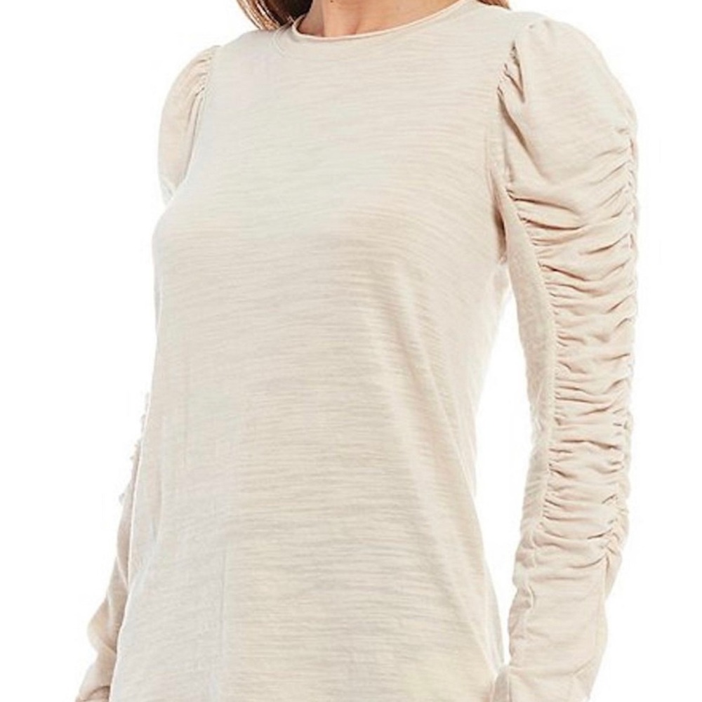 🎄🎁WeTheFree Ruffled LongSleeve Sweater🎁🎄